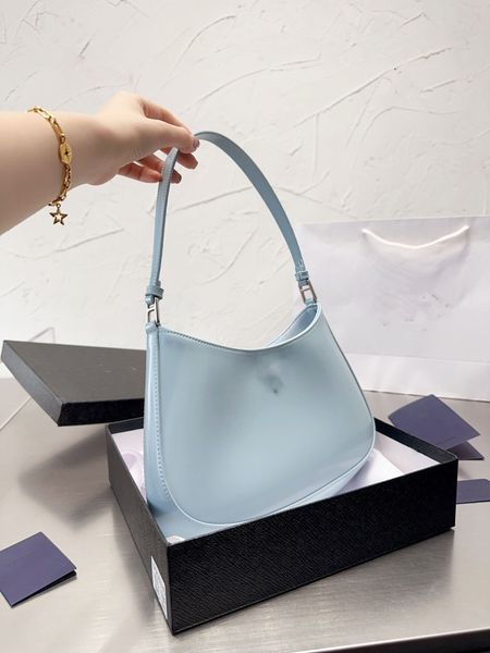 new tote handbag designer bag women's classic imitation luxury brand solid letter one shoulder pillow bag fashion style party dinner pu
new tote handbag designer bag women's classic imitation luxury brand solid letter one shoulder pillow bag fashion style party dinner pu