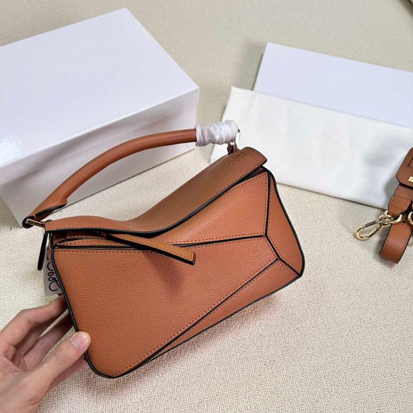 fashion tote r one shoulder bag luxury classic women detachable leather diagonal span bag calfskin geometric bags purse high-quality
fashion tote r one shoulder bag luxury classic women detachable leather diagonal span bag calfskin geometric bags purse high-quality
