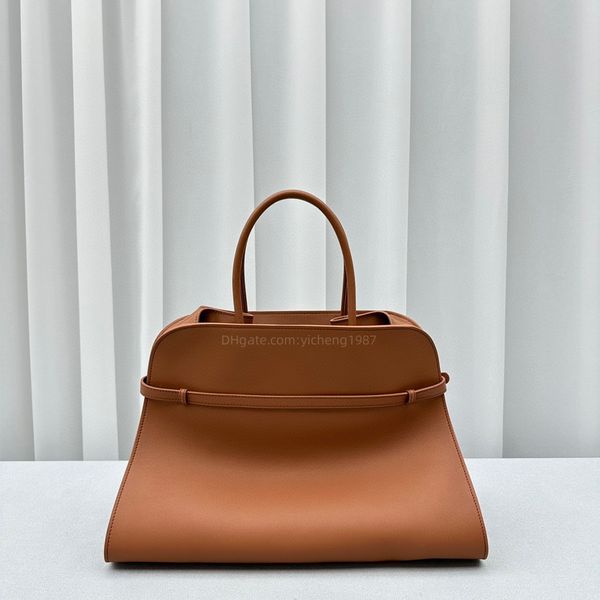 10a quality the row margaux belt 15 bag 39cm luxury designer belt closure double handles women's cowhide leather handbags fashion shoul, Black;red
10a quality the row margaux belt 15 bag 39cm luxury designer belt closure double handles women's cowhide leather handbags fashion shoul, Black;red