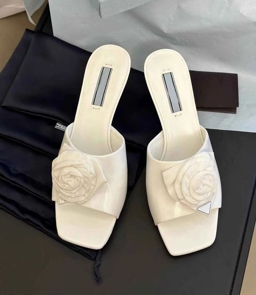 summer ss23 flower leather sandals shoes women rose flower varnished heel metal lettering logo slip on slide lady slippers excellent walking, Black
summer ss23 flower leather sandals shoes women rose flower varnished heel metal lettering logo slip on slide lady slippers excellent walking, Black