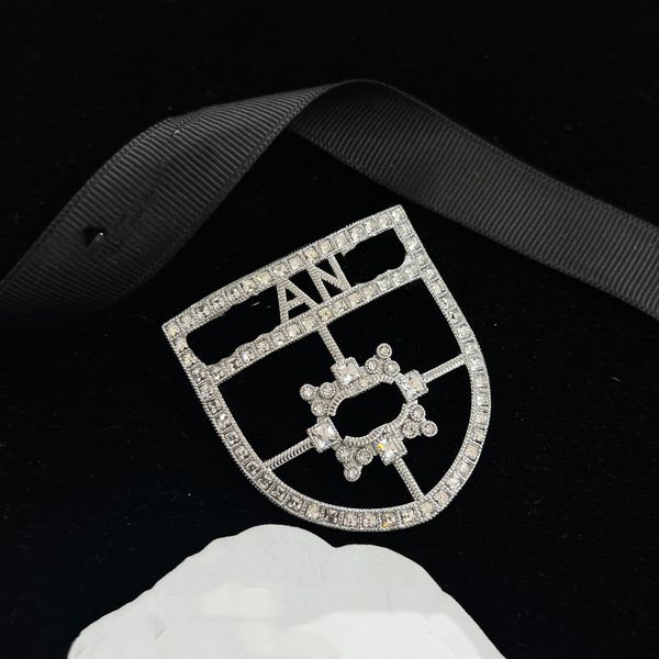 designer letters ccity pins brooches women banquet pin men suit brooche luxury jewelry party accessories woman man 8944, Gray
designer letters ccity pins brooches women banquet pin men suit brooche luxury jewelry party accessories woman man 8944, Gray