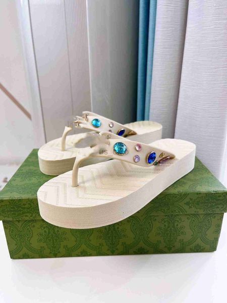 slippers 23ss designer chevron thong slides flipflops slippers glass diamond celebrity flat sandals short heel temperament female trend size, Black
slippers 23ss designer chevron thong slides flipflops slippers glass diamond celebrity flat sandals short heel temperament female trend size, Black