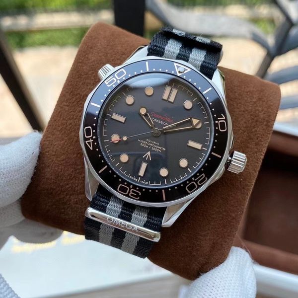 classic men's luxury brand 007 automatic watch luminous steel mesh belt/wool tape classic trend watch, Slivery;golden
classic men's luxury brand 007 automatic watch luminous steel mesh belt/wool tape classic trend watch, Slivery;golden