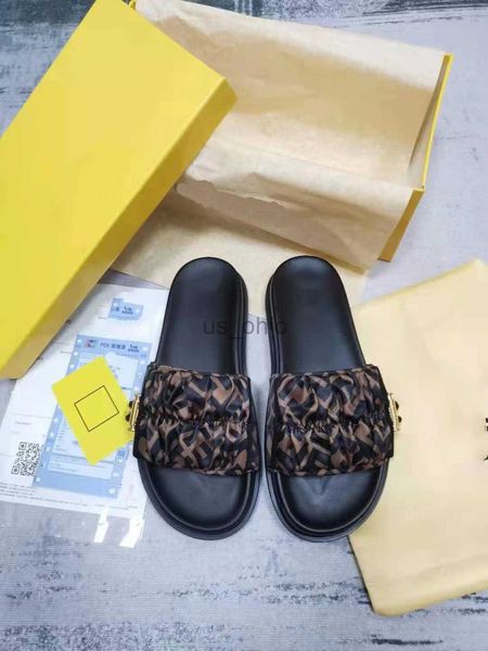 slippers luxury designer leather ladies sandals summer flat slipper fashion beach woman big head slipper size 3543 j230523, Black
slippers luxury designer leather ladies sandals summer flat slipper fashion beach woman big head slipper size 3543 j230523, Black