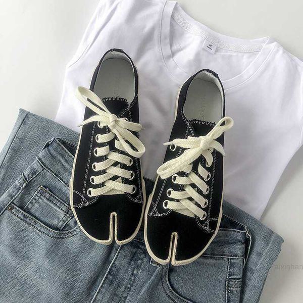 2023 summer niche new internet celebrity with the same korean single shoe female pig split toe flat bottomed casual canvas shoes
2023 summer niche new internet celebrity with the same korean single shoe female pig split toe flat bottomed casual canvas shoes