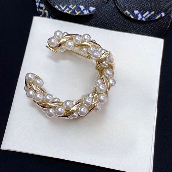 well sale original single high-end quality luxury quality brooch with high grade pearl brass material have box stamp ing, Gray
well sale original single high-end quality luxury quality brooch with high grade pearl brass material have box stamp ing, Gray
