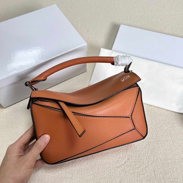 fashion geometric luxury one shoulder bag r women handbag classic leather stitching diagonal span bags high-quality pillow bag purse
fashion geometric luxury one shoulder bag r women handbag classic leather stitching diagonal span bags high-quality pillow bag purse
