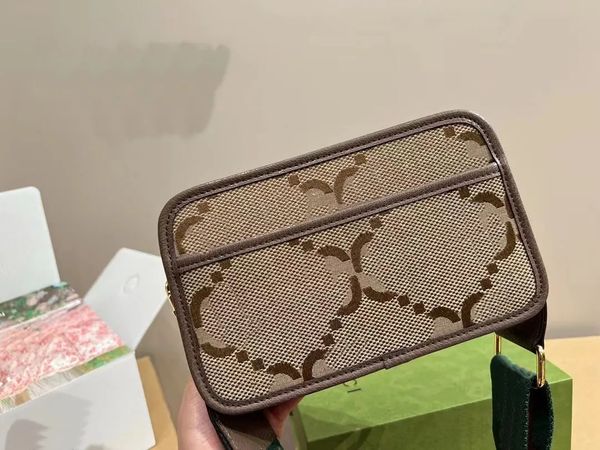 the designer designed a new high-quality camera bag for both men and women., Black;red 
the designer designed a new high-quality camera bag for both men and women., Black;red