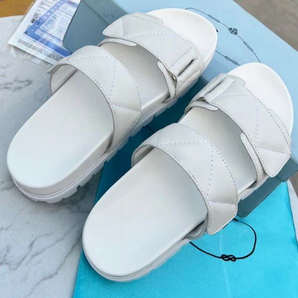 Popular womens designer sandals platform sandals slippers with signature anti slip sole beach Sandals trending sandal high quality large size 35 42
Popular womens designer sandals platform sandals slippers with signature anti slip sole beach Sandals trending sandal high quality large size 35 42