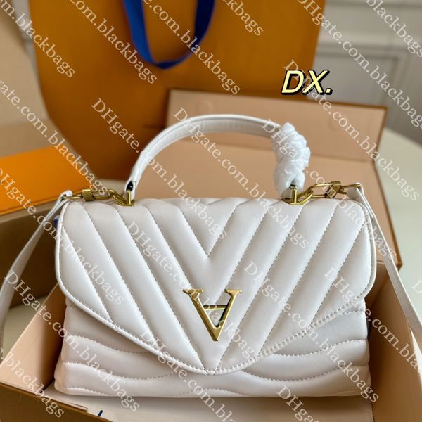 luxury gold letter tote bag designer bag for women genuine leather wave handbag solid color crossbody bag
luxury gold letter tote bag designer bag for women genuine leather wave handbag solid color crossbody bag
