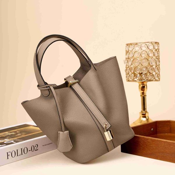 designer handbag picotin lock cargo spring new niche premium bag 2022 new bag female bucket bag portable cabbage basket tide
designer handbag picotin lock cargo spring new niche premium bag 2022 new bag female bucket bag portable cabbage basket tide