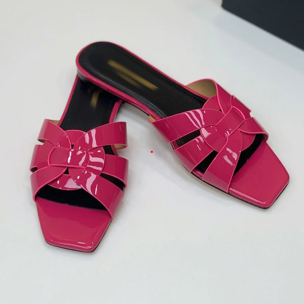 2023 fashion summer ladies slippers metal studs designer sandals fashion leather beach comfort outer flats women shoes -058, Black
2023 fashion summer ladies slippers metal studs designer sandals fashion leather beach comfort outer flats women shoes -058, Black