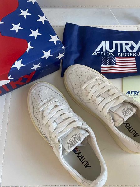 american style small white niche design versatile high-end feel new thick soles high rise board shoes female
american style small white niche design versatile high-end feel new thick soles high rise board shoes female