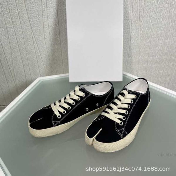 new fashion mm6 asigo same style low pig feet clip for men and women split toe flat bottom canvas shoes
new fashion mm6 asigo same style low pig feet clip for men and women split toe flat bottom canvas shoes