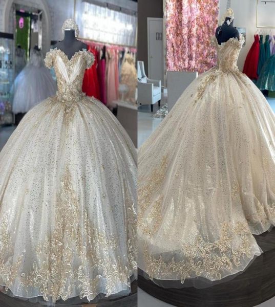 2022 white and champagne floral flowers quinceanera prom dresses ball gown off the shoulder with sleeves glitter tulle sweet 15 pa7112044, Blue;red
2022 white and champagne floral flowers quinceanera prom dresses ball gown off the shoulder with sleeves glitter tulle sweet 15 pa7112044, Blue;red