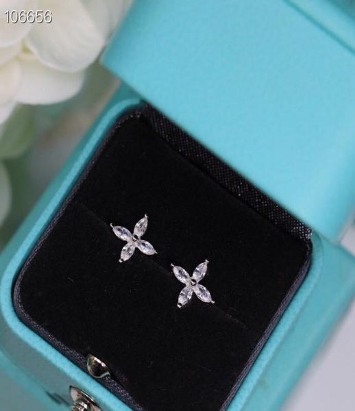 luxury victoria brand designer s925 sterling silver crystal charm four leaf clover flower earrings for women jewelry4181408, Golden
luxury victoria brand designer s925 sterling silver crystal charm four leaf clover flower earrings for women jewelry4181408, Golden