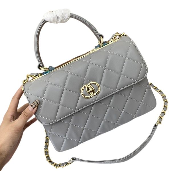 the tote bag luxurys designer bag cf handle wallet gold chain logo vintage exquisite retro lambskin crossbody high-quality daily shopping ba
the tote bag luxurys designer bag cf handle wallet gold chain logo vintage exquisite retro lambskin crossbody high-quality daily shopping ba