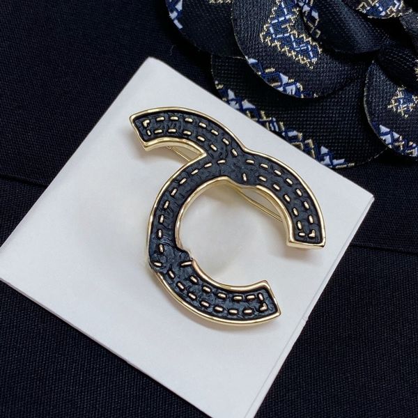 well sale original single high-end quality luxury quality gold black dermatoglyphics numbers and letter four leaf clover brooch have box sta, Gray
well sale original single high-end quality luxury quality gold black dermatoglyphics numbers and letter four leaf clover brooch have box sta, Gray