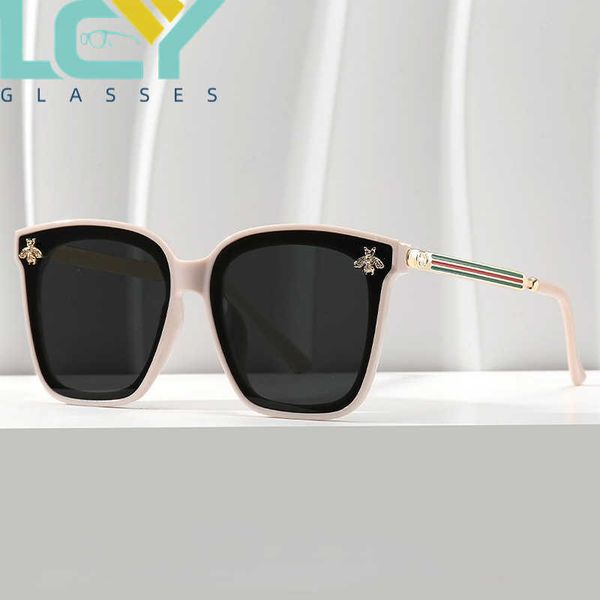 2023 new little bee women's fashion trend tri-color net red same sunglasses, White;black
2023 new little bee women's fashion trend tri-color net red same sunglasses, White;black