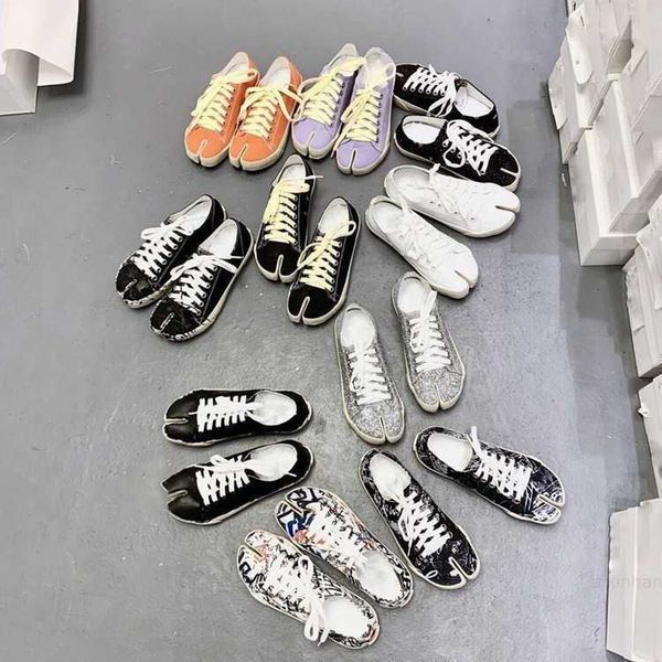 mm6 canvas split toe women high splashed ink casual board for men and couples tabi pig hoof flat sole single shoes
mm6 canvas split toe women high splashed ink casual board for men and couples tabi pig hoof flat sole single shoes