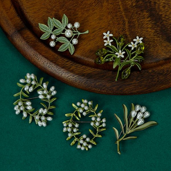 pins brooches vintage women's pearl leaf enamel brooch and exquisite plant brooches women's clothing outerwear accessories brooch, Gray
pins brooches vintage women's pearl leaf enamel brooch and exquisite plant brooches women's clothing outerwear accessories brooch, Gray