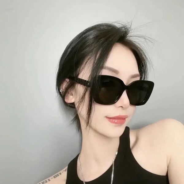 sunglasses xiaoxiang ch5422 hollowed out with diamond letters in two colors fashionable and elegant uv resistant sunglasses for women, White;black
sunglasses xiaoxiang ch5422 hollowed out with diamond letters in two colors fashionable and elegant uv resistant sunglasses for women, White;black