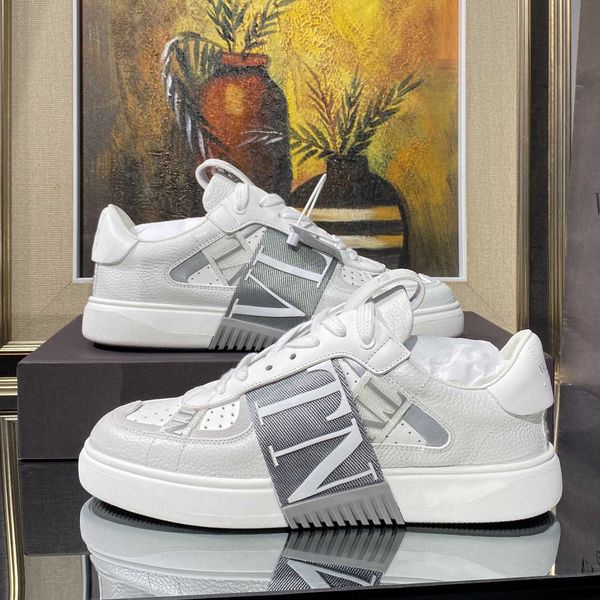 high edition valentinoity men's and women's shoes genuine leather men's breathable thick sole sports shoes board shoes dad sh
high edition valentinoity men's and women's shoes genuine leather men's breathable thick sole sports shoes board shoes dad sh