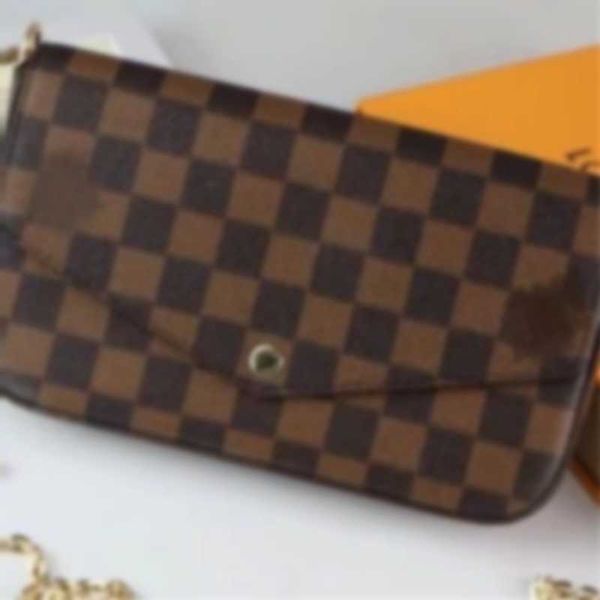 laser hardware picture quality three piece handbag made of canvas with two detachable
laser hardware picture quality three piece handbag made of canvas with two detachable
