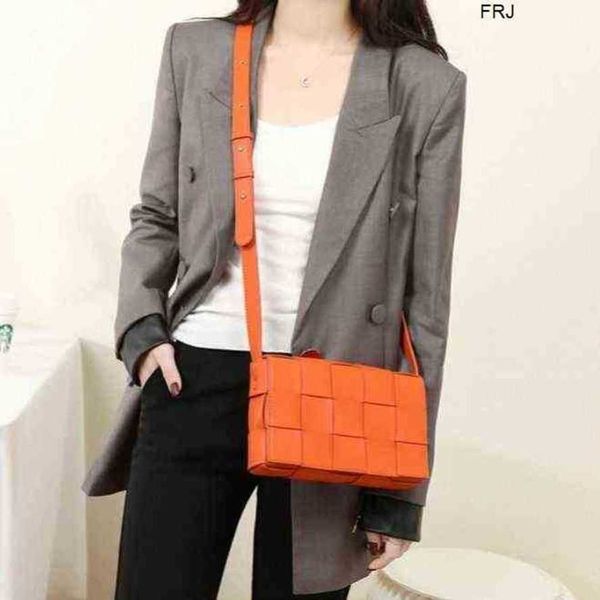 designer bottegas bags venetas cassettes double sided hand woven diagonal bag small square qi wei mei ting same large lattice single shoulde
designer bottegas bags venetas cassettes double sided hand woven diagonal bag small square qi wei mei ting same large lattice single shoulde