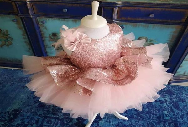 2020 cute lace appliqued flower girl dresses v cut back with pink bow sash tulle girls formal gown for wedding first communion dre8696603, White;blue
2020 cute lace appliqued flower girl dresses v cut back with pink bow sash tulle girls formal gown for wedding first communion dre8696603, White;blue