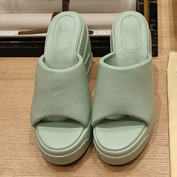 2023 fashion designers slippers women sandals classic wool roll sheepskin slides flat slipper winter plush fur sandal home sandals comfortab, Black
2023 fashion designers slippers women sandals classic wool roll sheepskin slides flat slipper winter plush fur sandal home sandals comfortab, Black