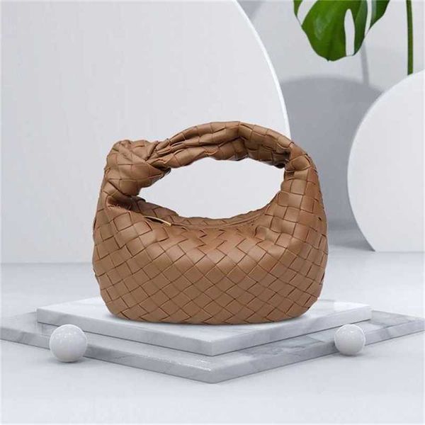 venetas handbags bottegas wanghong designer commuters woven bag with the same knotted ox horn cloud dumpling bag womens leather handbag 18li
venetas handbags bottegas wanghong designer commuters woven bag with the same knotted ox horn cloud dumpling bag womens leather handbag 18li