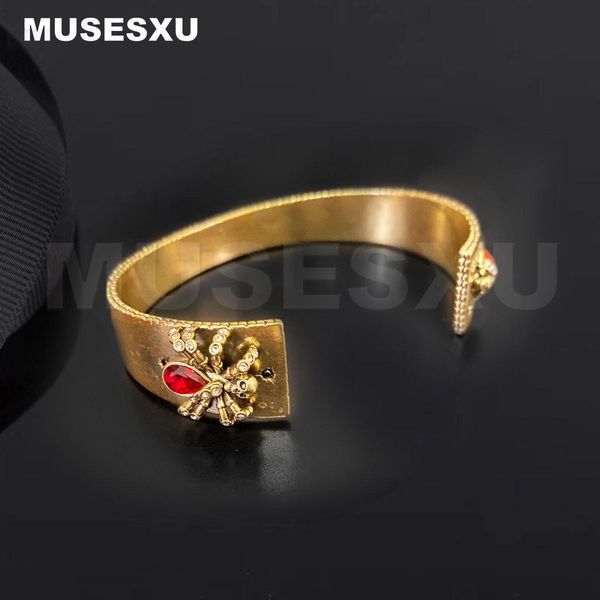bangle jewelry accessories luxury brand spider beetle relief inlaid with red zircon open bracelet for woman's man's party gifts, Black
bangle jewelry accessories luxury brand spider beetle relief inlaid with red zircon open bracelet for woman's man's party gifts, Black