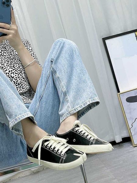 xiong taijia split toe women's lace up horseshoe single 2022 new pig feet canvas shoes men's summer black
xiong taijia split toe women's lace up horseshoe single 2022 new pig feet canvas shoes men's summer black