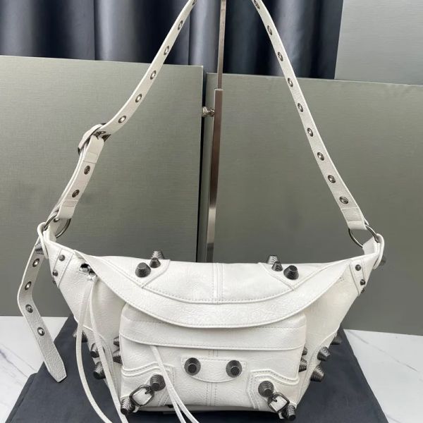 2023 lambskin handbag tote bag shoulder crossbody bag metal rivet accessories fine grain sheep leather locomotive waist pack adjustable deta
2023 lambskin handbag tote bag shoulder crossbody bag metal rivet accessories fine grain sheep leather locomotive waist pack adjustable deta