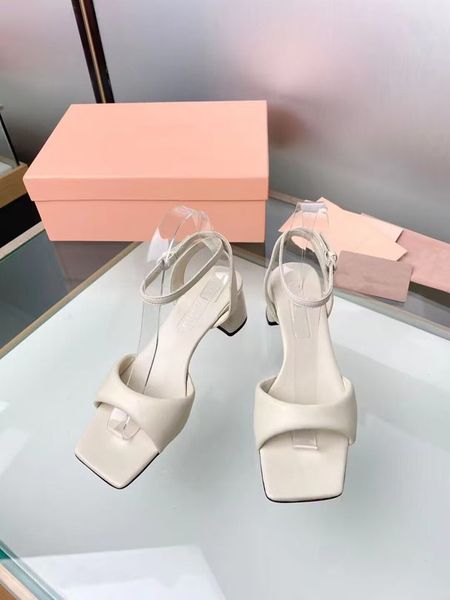 fashion women's thick heel sandals with leather combination fine 8.5 4.5 cm leather material size 35-41, Black
fashion women's thick heel sandals with leather combination fine 8.5 4.5 cm leather material size 35-41, Black