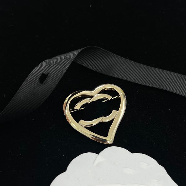 designer letters ccity pins brooches women banquet pin men suit brooche luxury jewelry party accessories woman man 6733, Gray
designer letters ccity pins brooches women banquet pin men suit brooche luxury jewelry party accessories woman man 6733, Gray