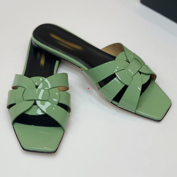 2023 fashion woman embroidered fabric slides slippers black beige multicolor embroidery mules womens home flip flops casual sandals summer l
2023 fashion woman embroidered fabric slides slippers black beige multicolor embroidery mules womens home flip flops casual sandals summer l