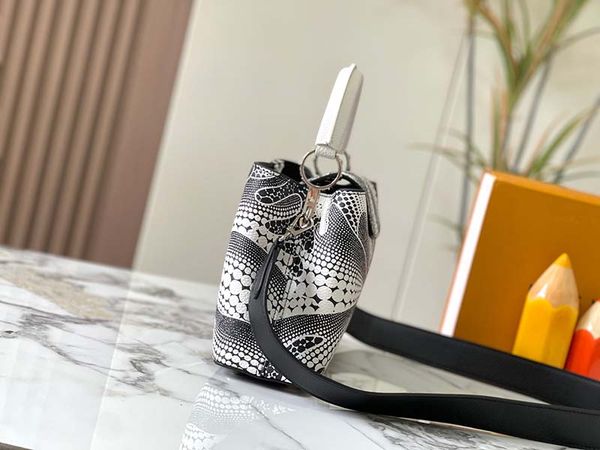 psychedelic polka dot black leather 2023 new fashion joker color printing bucket bag slung leisure canvas shoulder messenger bag portable sm
psychedelic polka dot black leather 2023 new fashion joker color printing bucket bag slung leisure canvas shoulder messenger bag portable sm