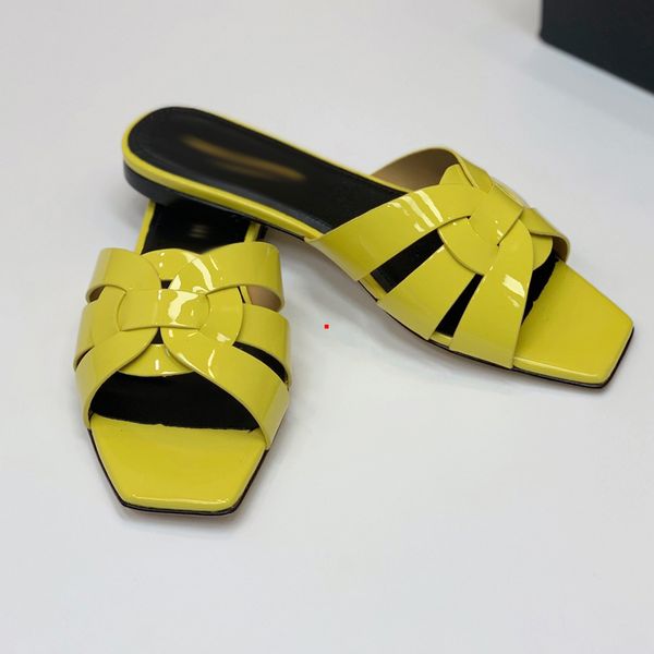 2023 fashion summer ladies slippers metal studs designer sandals fashion leather beach comfort outer flats women shoes -055, Black
2023 fashion summer ladies slippers metal studs designer sandals fashion leather beach comfort outer flats women shoes -055, Black