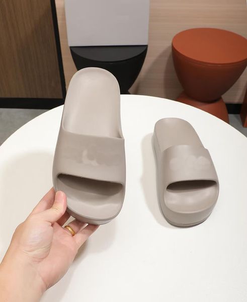 women's thick soled slippers designer shoes luxury slide cover summer fashion wide flat soled thick beach sandals slide cover flip-flop, Black
women's thick soled slippers designer shoes luxury slide cover summer fashion wide flat soled thick beach sandals slide cover flip-flop, Black