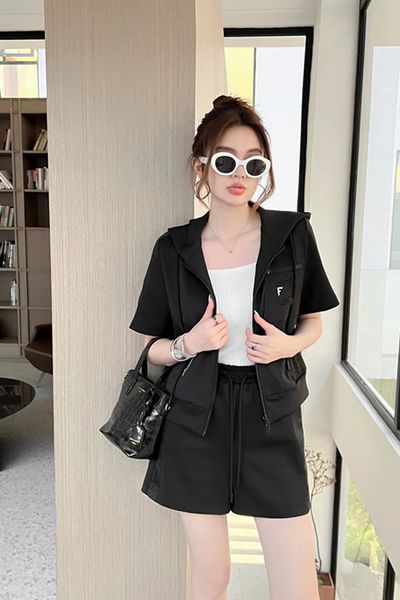 new arrival classic brand hooded short sleeve sportswear set for woman casual and comfortable, Gray
new arrival classic brand hooded short sleeve sportswear set for woman casual and comfortable, Gray