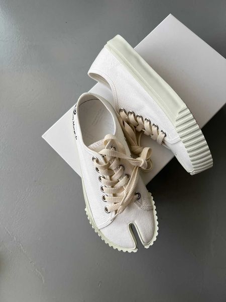 and high-quality goods produced in dongguan niche split toe canvas flat bottomed lace up casual mesh red biscuit shoes female
and high-quality goods produced in dongguan niche split toe canvas flat bottomed lace up casual mesh red biscuit shoes female