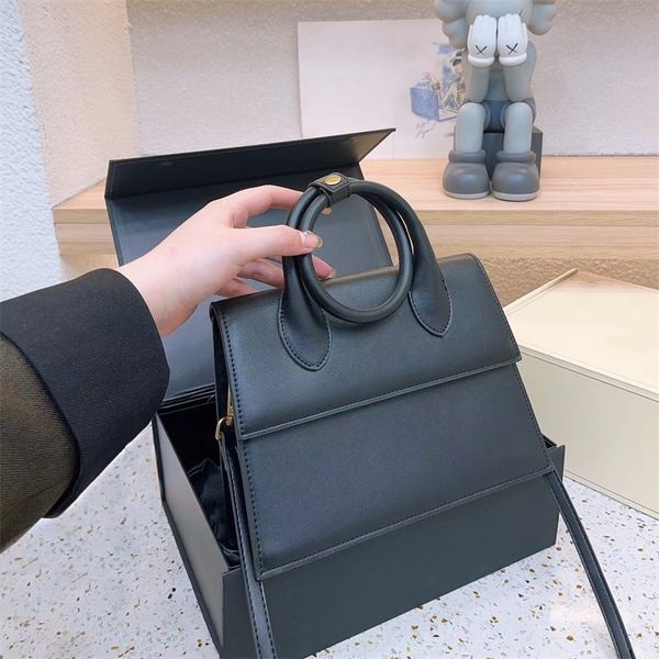 2023 woman designer bag handbag crossbody bag luxurys handbags fashion small shoulder bag letters leather two circles plain 5a quality
2023 woman designer bag handbag crossbody bag luxurys handbags fashion small shoulder bag letters leather two circles plain 5a quality