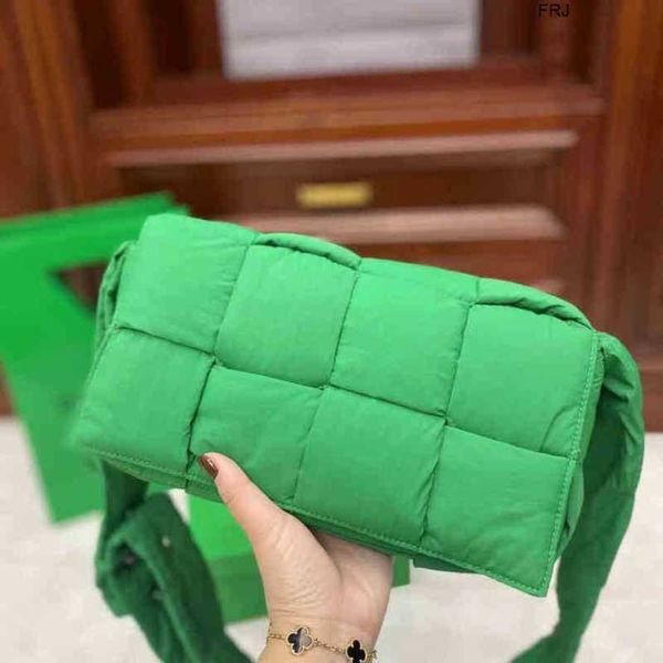 designer bottegas bags venetas cassettes 2023 net red same nylon woven bag new super fire small c sister sponge postman messenger green have
designer bottegas bags venetas cassettes 2023 net red same nylon woven bag new super fire small c sister sponge postman messenger green have