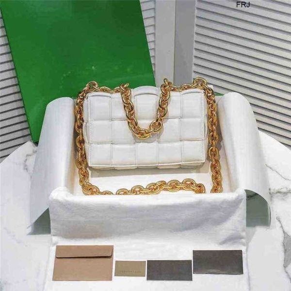 designer bottegas bags venetas cassettes luxury shoulder padded intrecciato glossed leather ivory leather bag 7a quality size 261 have logo
designer bottegas bags venetas cassettes luxury shoulder padded intrecciato glossed leather ivory leather bag 7a quality size 261 have logo