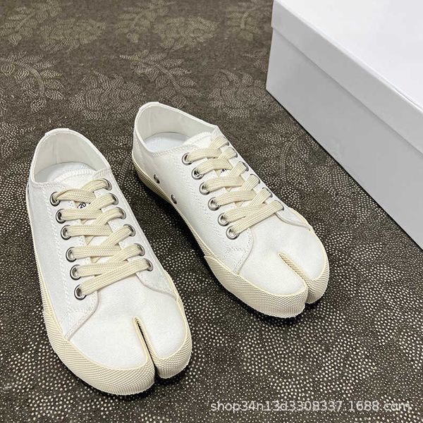 guangzhou split toe women's early spring 2023 new casual lace up biscuit low pig feet canvas shoes
guangzhou split toe women's early spring 2023 new casual lace up biscuit low pig feet canvas shoes