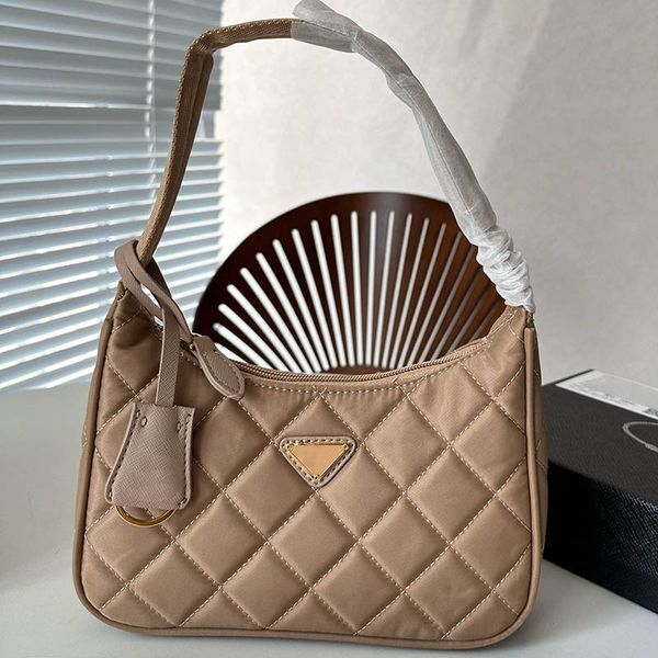 women classic large capacity portable underarm shoulder bag diamond lattice quilted retro luxury handbag fanny pack outdoor shopping card ho
women classic large capacity portable underarm shoulder bag diamond lattice quilted retro luxury handbag fanny pack outdoor shopping card ho