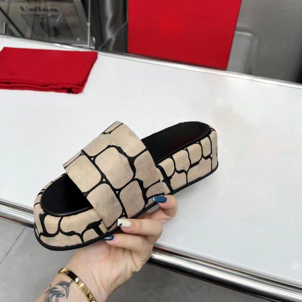 all-in-one outdoor designer slippers non-slip shoes grass summer leather sandals multi-color flat heel platform sandals for men and women, Black
all-in-one outdoor designer slippers non-slip shoes grass summer leather sandals multi-color flat heel platform sandals for men and women, Black