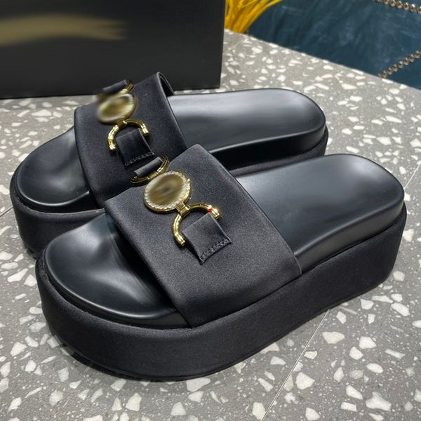 2023 fashion designer slippers women mules rubber bottom width slides hook loop fastener slide women shoes -0065, Black
2023 fashion designer slippers women mules rubber bottom width slides hook loop fastener slide women shoes -0065, Black